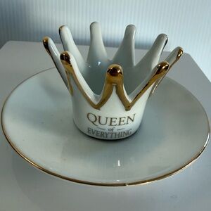 CHARMING CHARLIE “Queen” Jewelry Holder